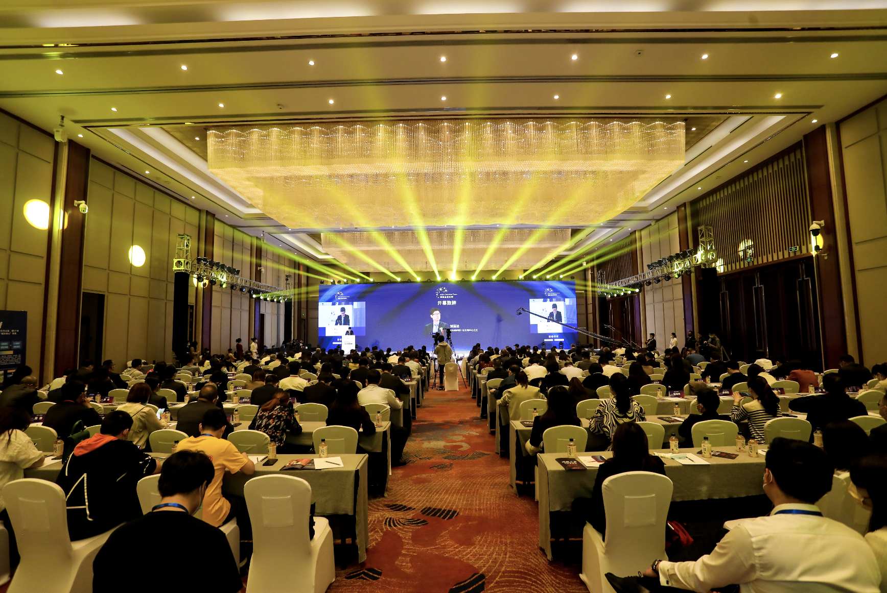 出席 2024 中国金融创新与可持续发展论坛 共商金融赋能实体